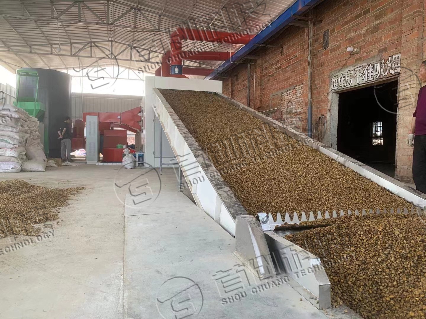 大型連翹干燥設備.jpg 大型連翹干燥設備.jpg